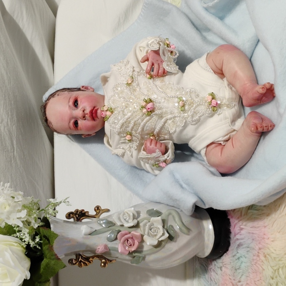 SALE! Newborn Baby That Looks So Real Like She Was Just Born - Picture 1 of 16